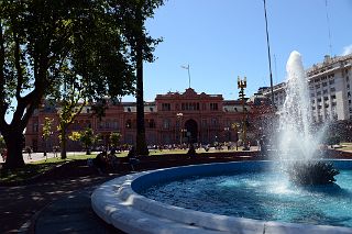 03 Casa Rosado From Fountain In Plaza de Mayo Buenos Aires.jpg